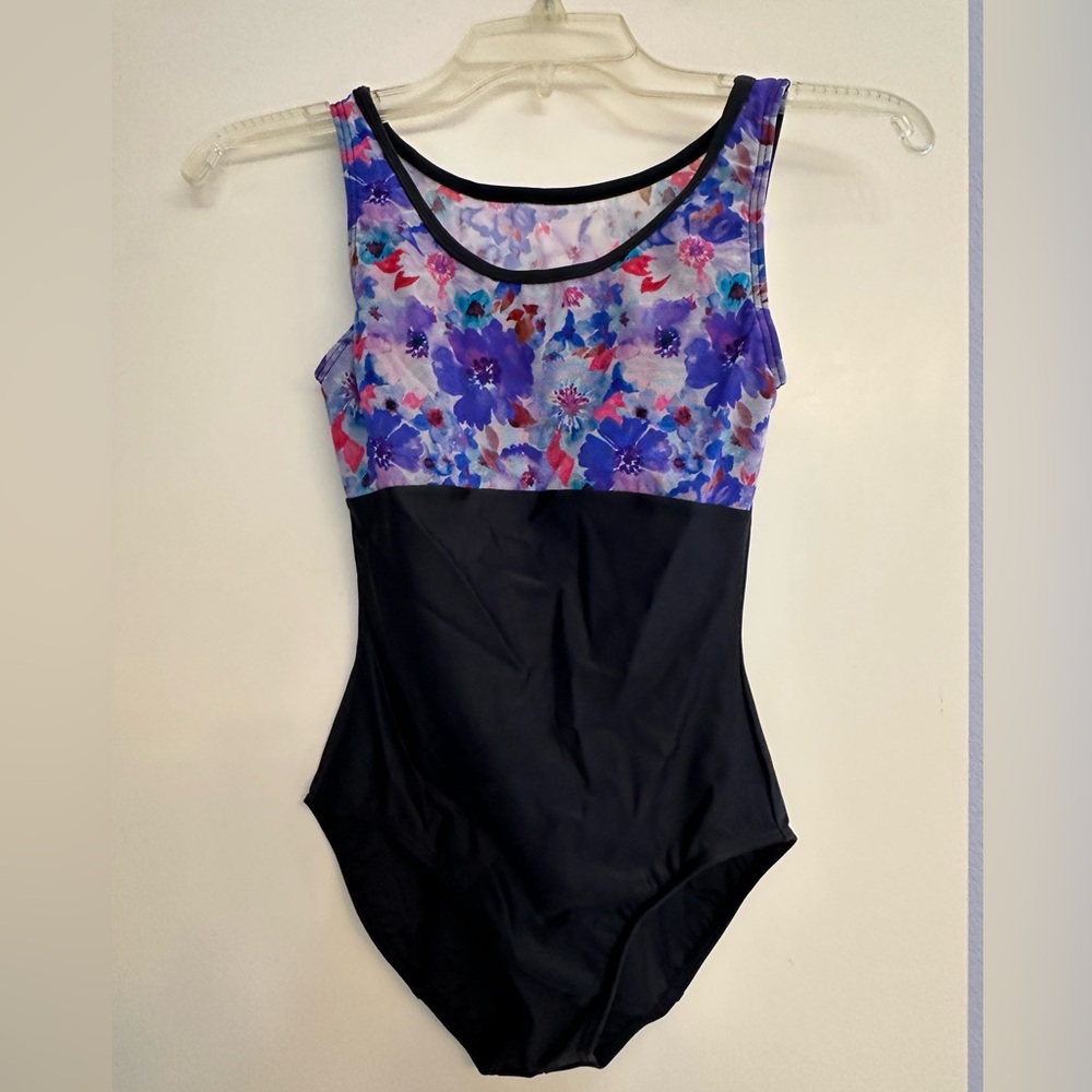 AinslieWear Leo